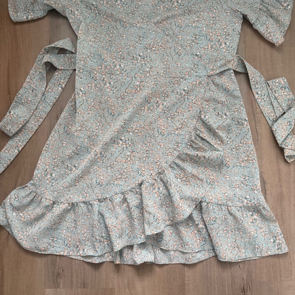 Lovestitch Wrap Dress with Floral Print Size M - Picture 3 of 7